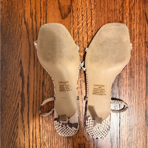 Steve Madden Cream and Black Sandals with Ankle Strap - Picture 2 of 2